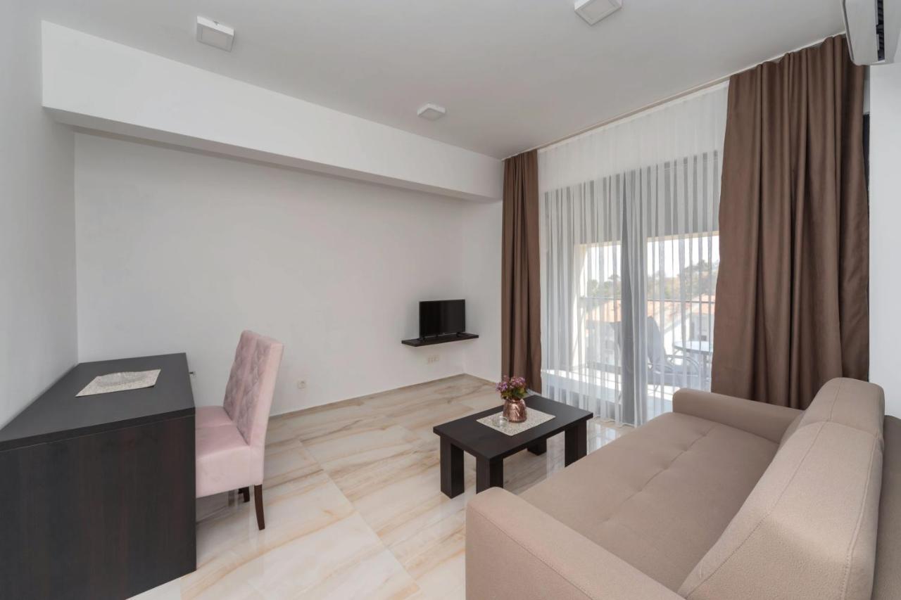 N Hotel Sutomore Kültér fotó