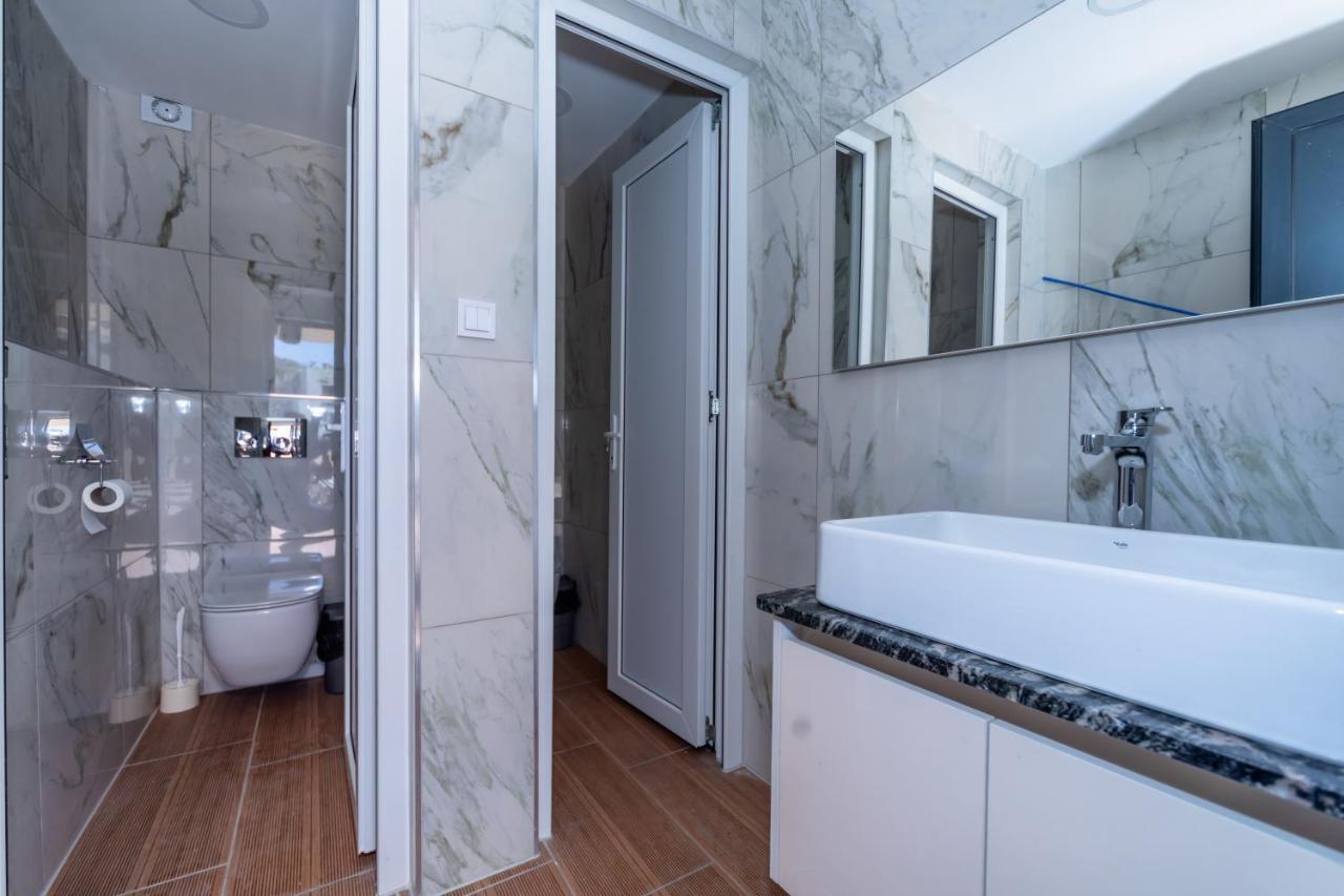 N Hotel Sutomore Kültér fotó